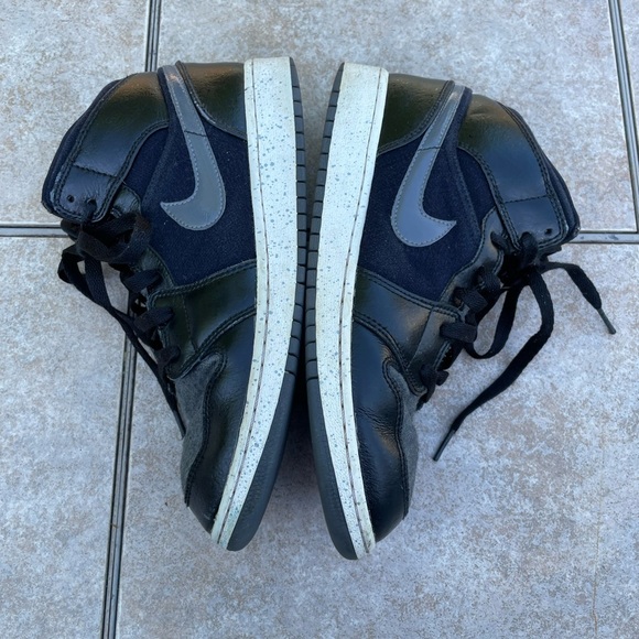 Air Jordan 1 Mid Premium - Picture 15 of 16